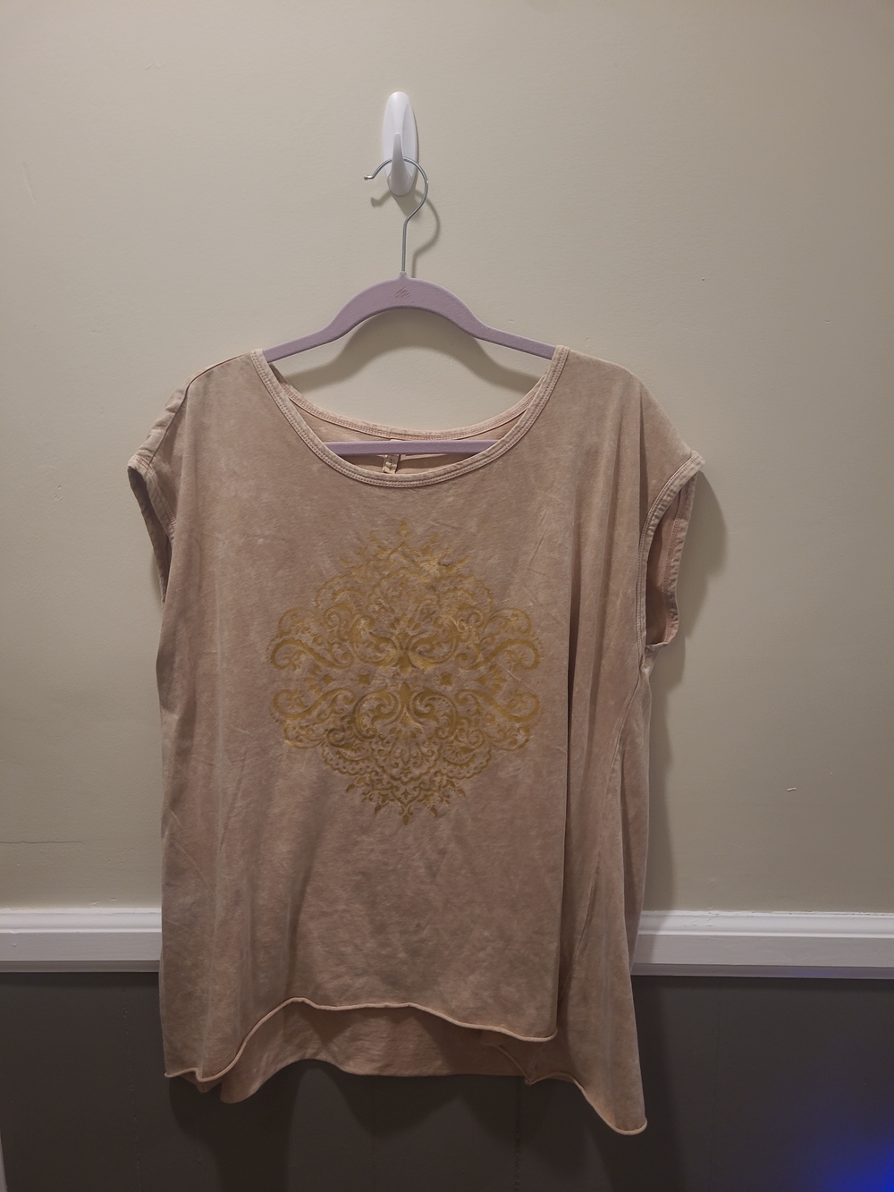 Boho Live Well Lifestyle Top Women Large Gold Hi-Lo Glitter Tee